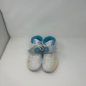 Kyrie Irving tennis shoes
